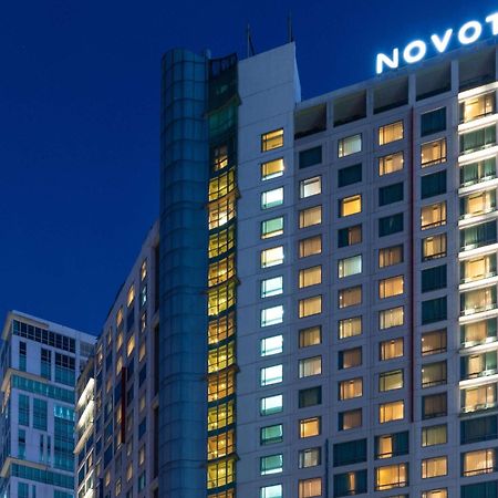 Novotel Manila Araneta City Hotel Bagian luar foto