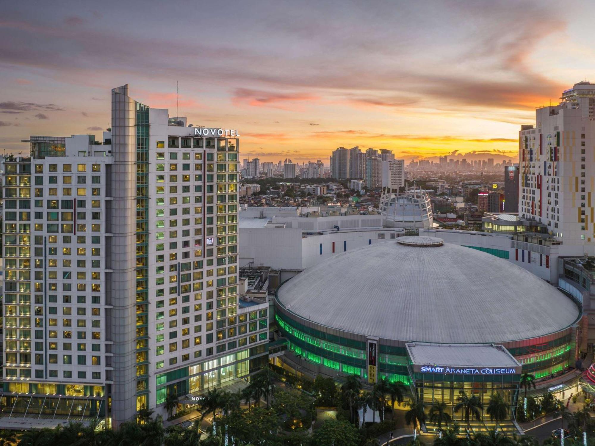 Novotel Manila Araneta City Hotel Bagian luar foto